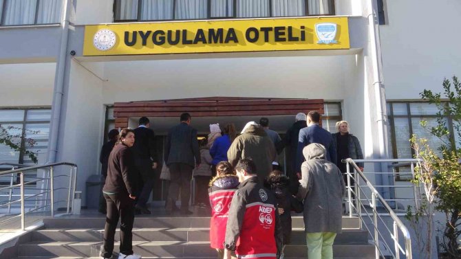 Depremzede Aileler Marmaris’te Ağırlanmaya Başlandı