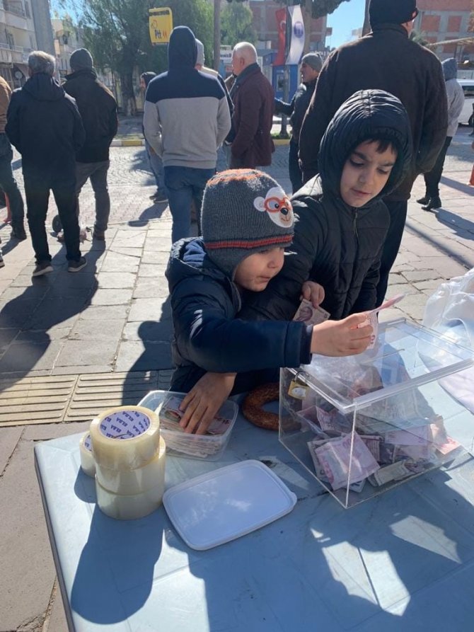 Didimli Minik Yürekler, Harçlıklarını Depremzedelere Bağışladı