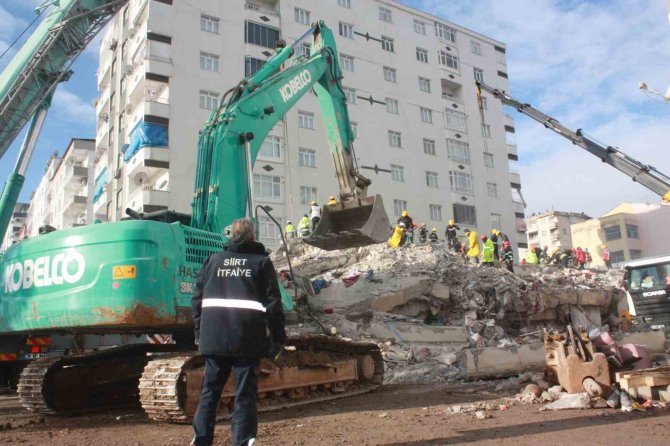 İ̇hsami Apartmanı’ndan 27 Yaralı, 19 Cansız Beden Çıkartıldı