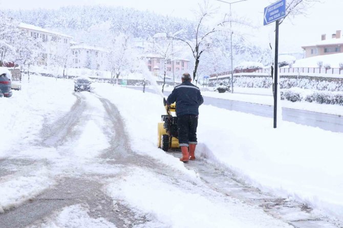 Düzce’de Karla Mücadele Çalışmaları Sürüyor