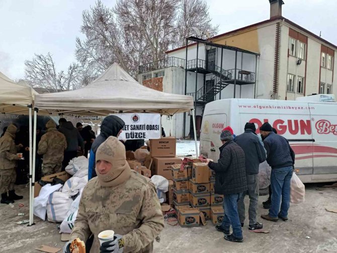 Depremzedelere Sıcak Çorba