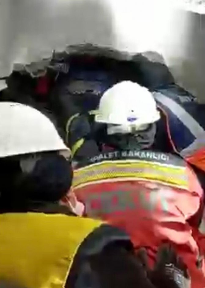 Edirne Afad Gönüllüleri Hatay’da Enkaz Altındaki 2 Vatandaşı Sağ Kurtardı