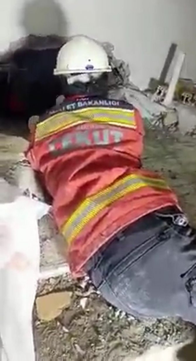 Edirne Afad Gönüllüleri Hatay’da Enkaz Altındaki 2 Vatandaşı Sağ Kurtardı