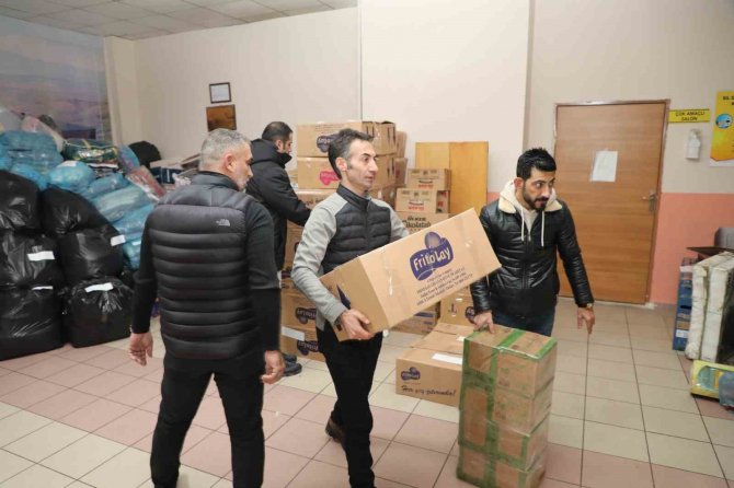 Eğitim Camiasının Yardımları Ağrı’dan Maraş’a Doğru Yola Çıktı