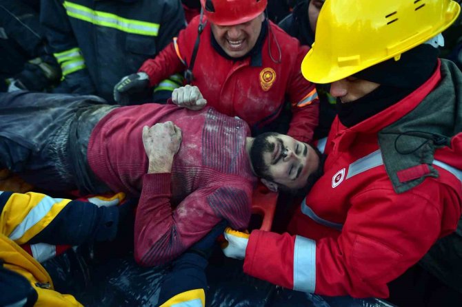 Elbistan’da Enkaz Altında Kalan Kişi 59 Saat Sonra Kurtarıldı