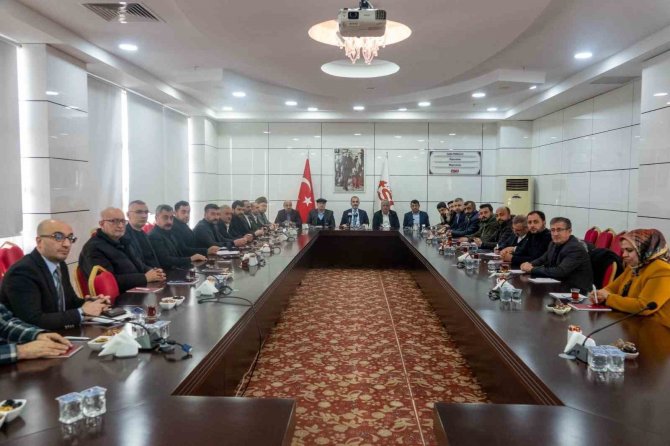 Toplantıda Depreme Yakalanan Katılımcılar "Besmele" Çekti