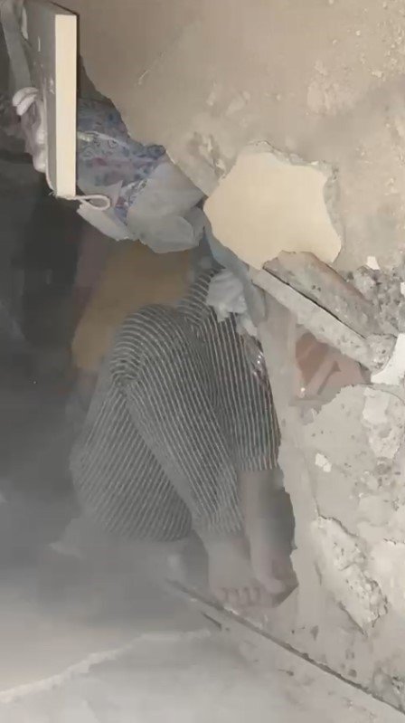 "Korkma, Geldik" Diyen Afad Ekibine Minik Sare’den Ağlatan Cevap: "Acele Etmeyin, Bir Şeyim Yok"