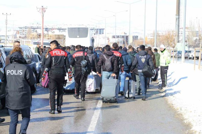 Emniyet Depremzedeler İçin Seferber Oldu