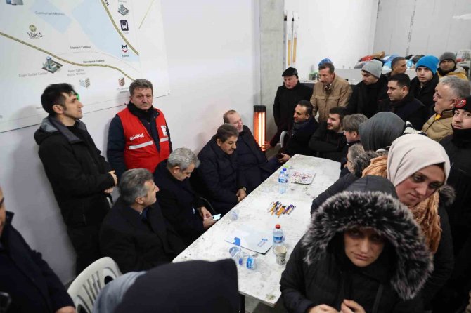 Esenler Depremzedeler İçin Dayanışma Örneği Gösterdi