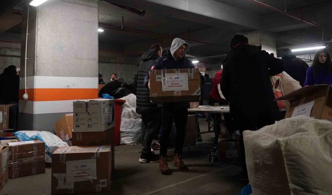 Nef Stadyumu’nda Depremzedelere Yardım Çalışmaları Devam Ediyor
