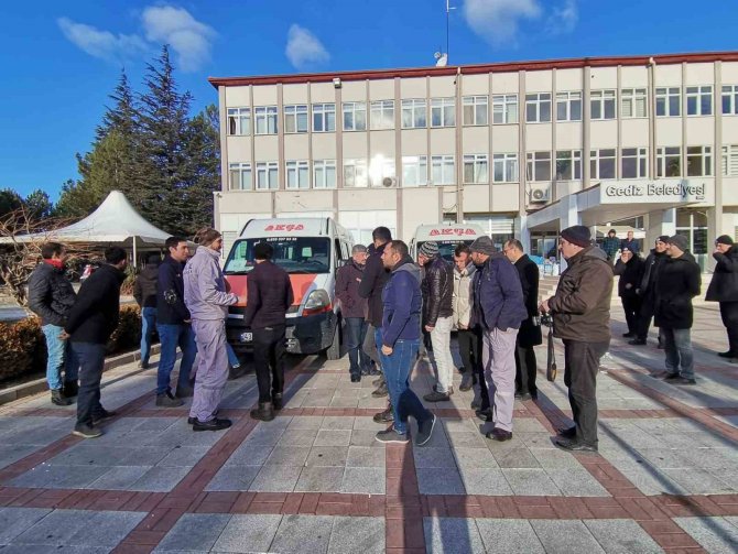 Gedizli 90 Madenci Arama Kurtarma Çalışmalarına Katılmak İçin Deprem Bölgesine Gitti