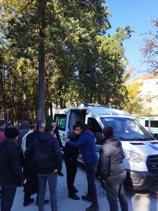 Depremde Hayatını Kaybeden Genç Rehberin Cenazesi Kuşadası’na Getiriliyor