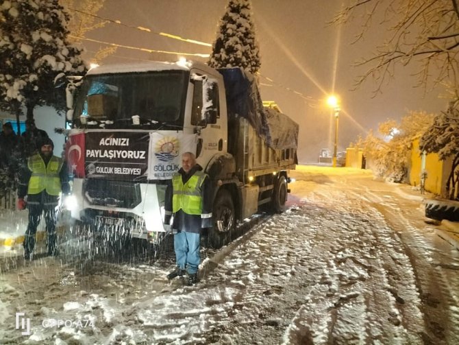 Gölcük’ten Deprem Bölgesine 15 Tır Dolusu Yardım