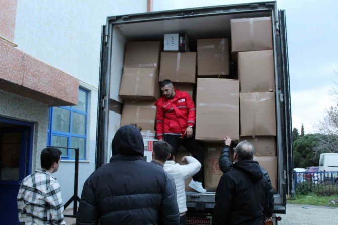 Sinop’tan Depremzedelere 43 Araç Dolusu Yardım