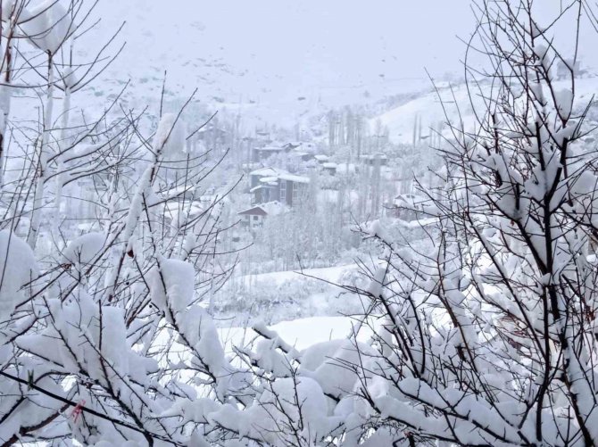 Hakkari’de 109 Köy Ve 235 Mezra Yolu Kapandı