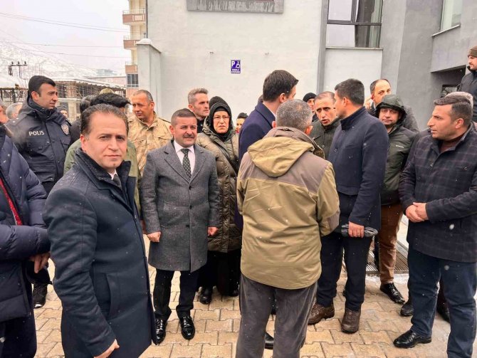 Şemdinli’de Depremzedeler İçin Yardım Seferberliği
