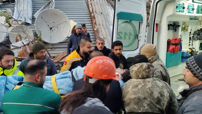 12 Yaşındaki Ege 62 Saat Sonra Enkazdan Böyle Kurtarıldı