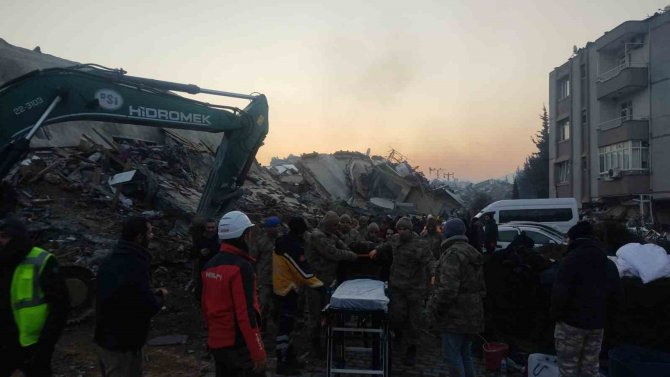 Hatay’dan Sevindirici Haber: 51 Saat Sonra 5 Yaşındaki Kız Çocuğu Sağ Kurtarıldı