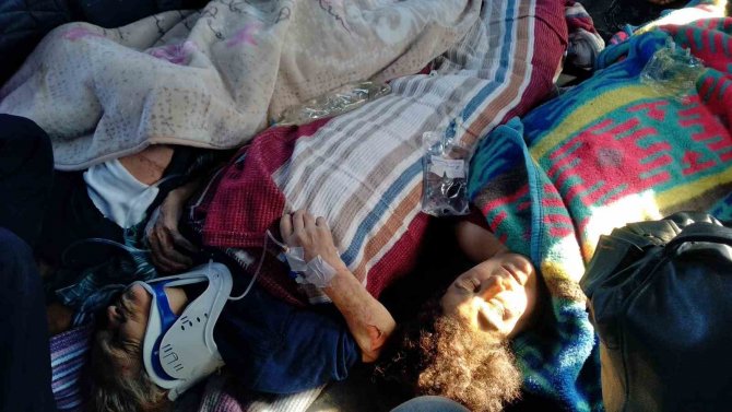 Hatay’da Enkazdan Kurtulan Yaralılar Uçakla Adana’ya Getirildi