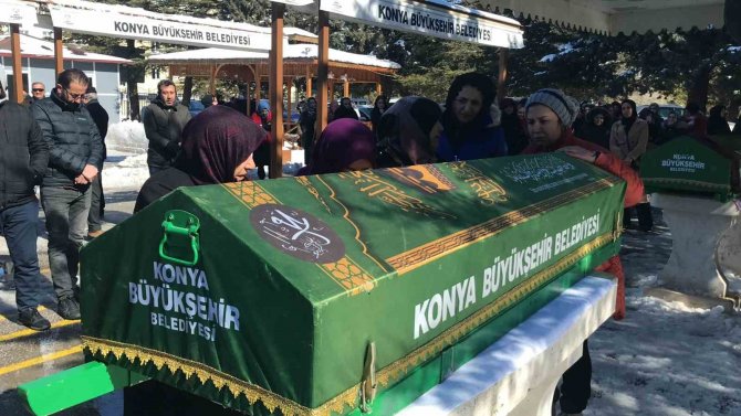 Depremde Hayatını Kaybeden Anne Ve Çocuğuna Acı Veda