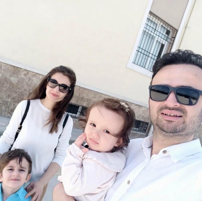 Depremde Hayatını Kaybeden Anne Ve Çocuğuna Acı Veda