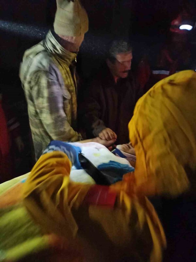 Hatay’da Minik Eymen’in Annesi De Enkazdan Sağ Olarak Çıkartıldı