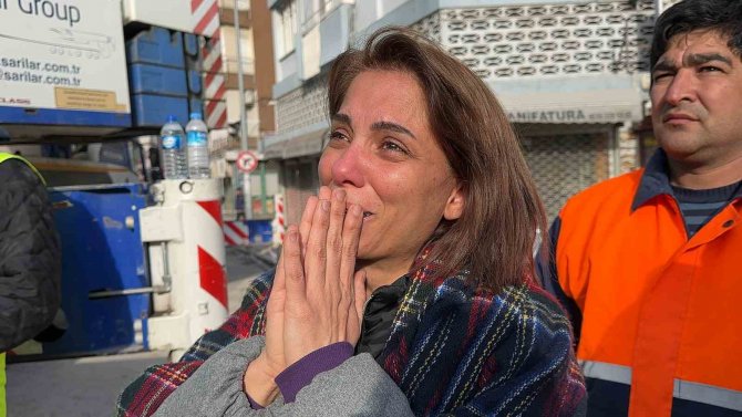 Mehmetçik Ve Afad Omuz Omuza Bir Kişiyi Daha Enkazdan Sağ Çıkardı