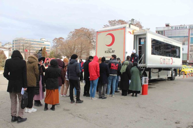 Iğdır’da Kızılay’a Kan Bağışı