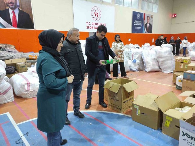 Selendi Depremzedeler İçin Tek Yürek Oldu