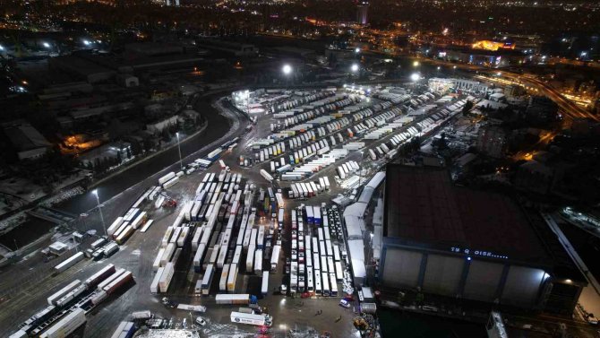 İ̇ş Makinalarının Ve Yardım Tırlarının Bulunduğu Gemi İ̇stanbul’dan Yola Çıktı