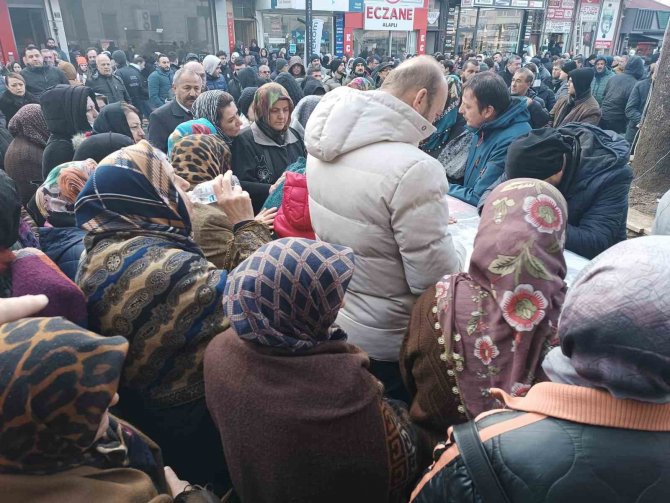 Depremde Enkaz Altında Kalan Genç Toprağa Verildi