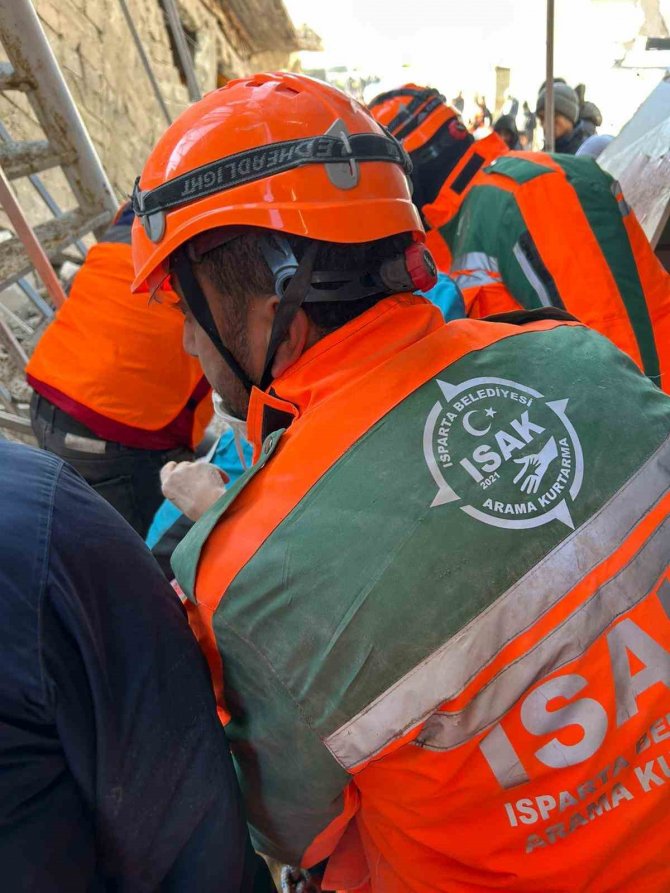 Kahramanmaraş’ta Enkazın Altında Kalan Kadın 60’ıncı Saatte Kurtarıldı