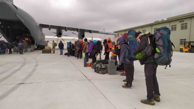 İ̇stanbul’dan Deprem Bölgesine Teknik Ekip Sevkiyatı Sürüyor