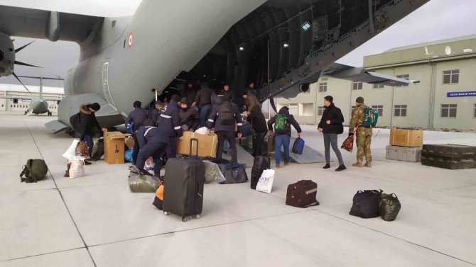 İ̇stanbul’dan Deprem Bölgesine Teknik Ekip Sevkiyatı Sürüyor