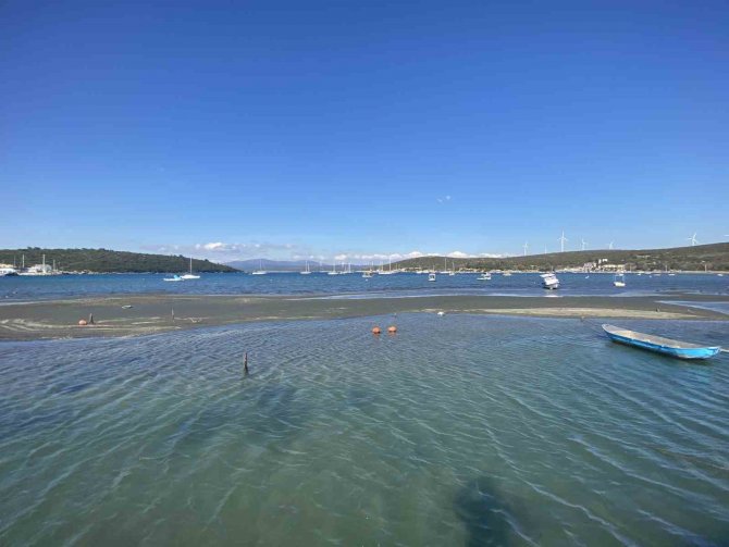 Seferihisar’da Deniz 25 Metre Çekildi
