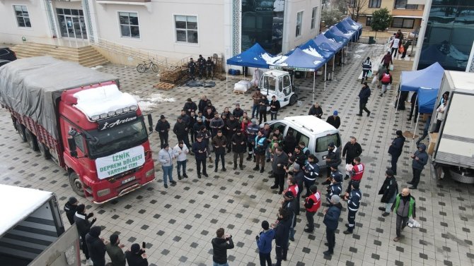 İ̇znik’ten Deprem Bölgesine 15 Tır Yardım Malzemesi