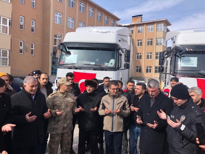 Kağızman’dan 2 Tır Deprem Bölgesine Yola Çıktı