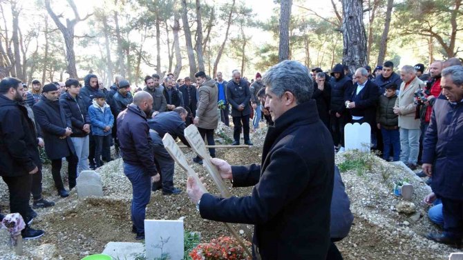 Depremde Yaşamını Yitiren Genç Futbolcu Antalya’da Toprağa Verildi