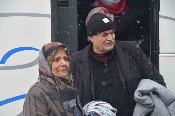 Elbistan’dan Yola Çıkan Otobüs Depremzedeleri İ̇stanbul’a Getirdi