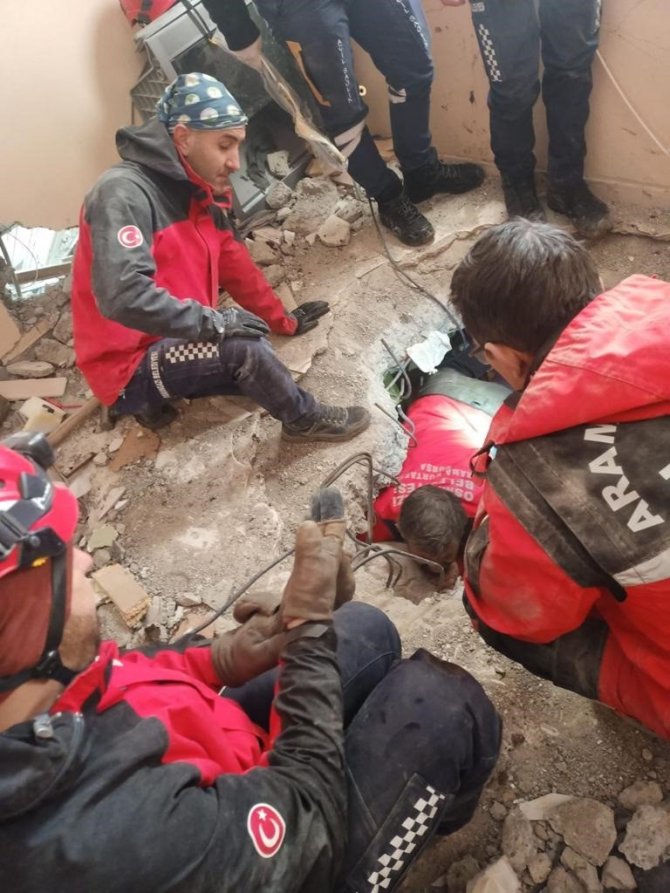 Kahramanmaraş’ta Bir Genç Kız Daha Kurtarıldı