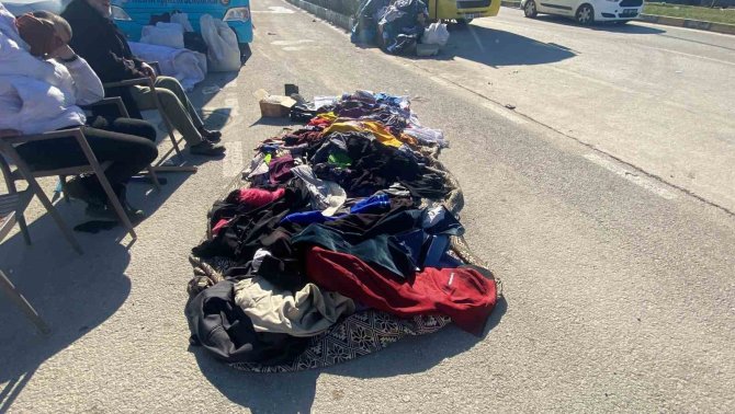 Hatay’da Gönüllü Vatandaşlar İhtiyaç Sahiplerine Umut Oluyor