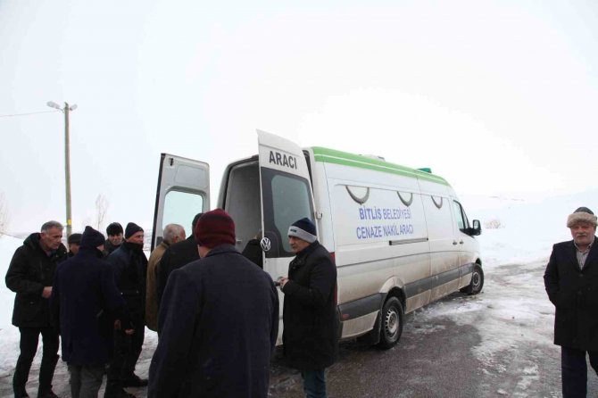 Depremde Hayatını Kaybeden Çocuk Ahlat’ta Toprağa Verildi