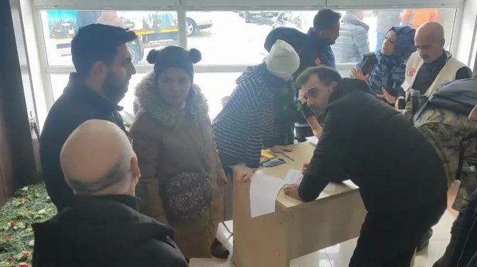 Erzurum’dan Deprem Bölgesine Bin 872 Personel, 372 Araç Gönderildi