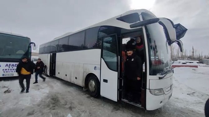 Erzurum’dan Deprem Bölgesine Bin 872 Personel, 372 Araç Gönderildi