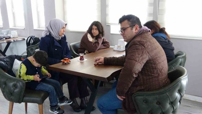 Van Depremzedeler İçin Tek Yürek Oldu