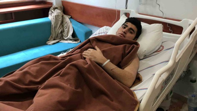 Enkazdan 3,5 Saat Sonra Çıkartılan Depremzede: “Artık Öldüm Zannettim”