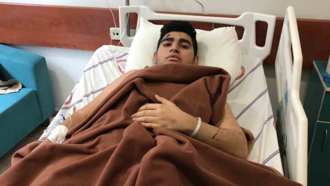 Enkazdan 3,5 Saat Sonra Çıkartılan Depremzede: “Artık Öldüm Zannettim”