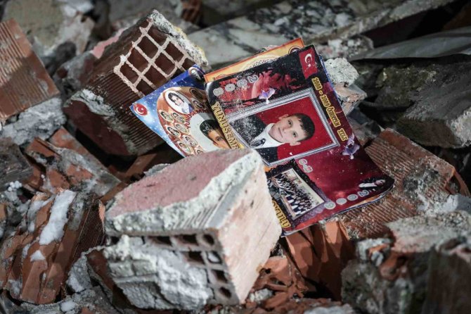 Deprem Bölgelerinden Yürek Yakan Kareler