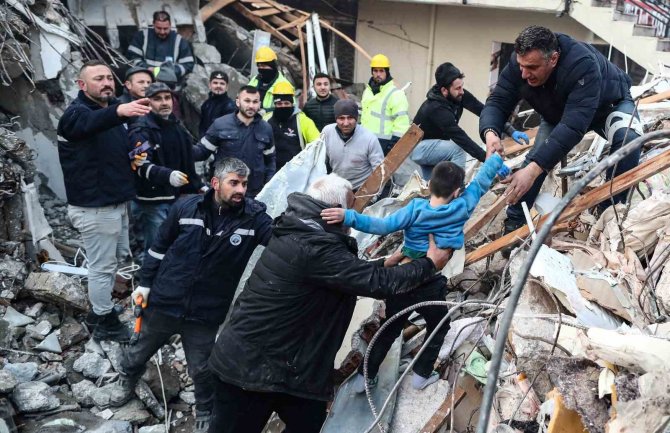 Deprem Bölgelerinden Yürek Yakan Kareler