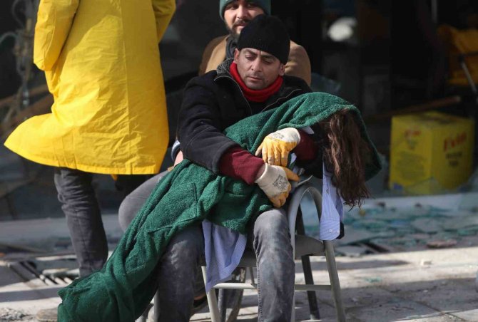 Deprem Bölgelerinden Yürek Yakan Kareler